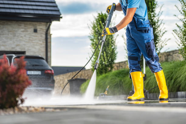 Best Garage Pressure Washing  in Freeport, IL